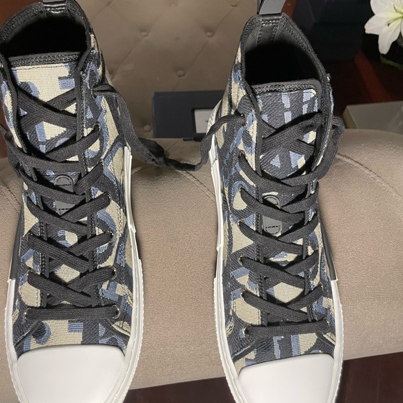 Dior high top sneakers size 43. - Picture 5 of 13